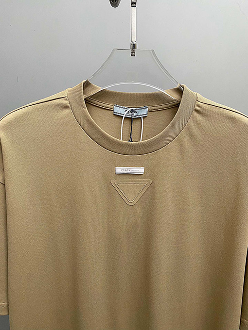 プラダ 三角織り定染装飾クルーネック半袖Tシャツ