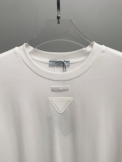 プラダ 三角織り定染装飾クルーネック半袖Tシャツ
