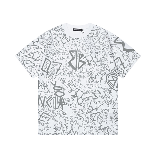  バレンシアガ     全身に文字ロゴがプリントされた半袖Tシャツ