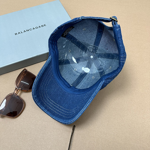 バレンシアガ  ファッショナブルなデニムベースボールキャップ