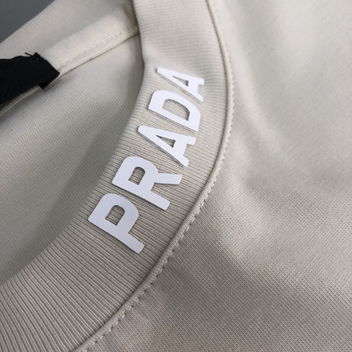 プラダ  胸の三角マークデザイン半袖Tシャツ