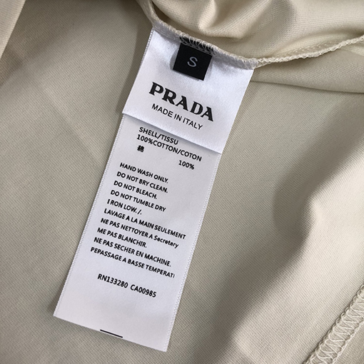 プラダ  胸の三角マークデザイン半袖Tシャツ