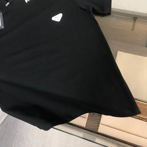 プラダ  胸の三角マークデザイン半袖Tシャツ