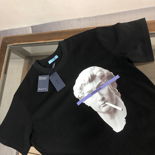 プラダ  プリント加工ロゴ半袖Tシャツ