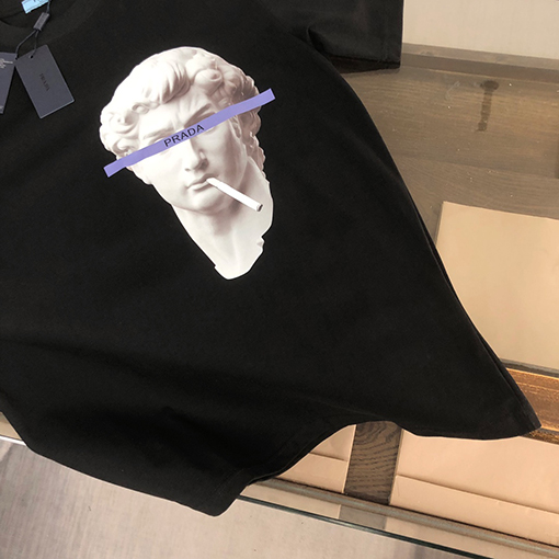 プラダ  プリント加工ロゴ半袖Tシャツ