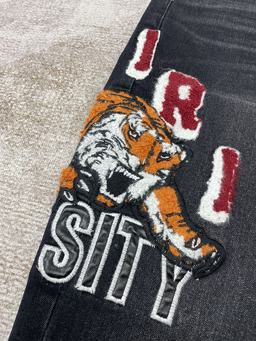 アミリ  タイガータオル刺繍ジーンズ