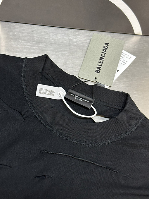 バレンシアガスーパーコピー  鏡面ファッション刺繍ロゴ破壊半袖Tシャツ