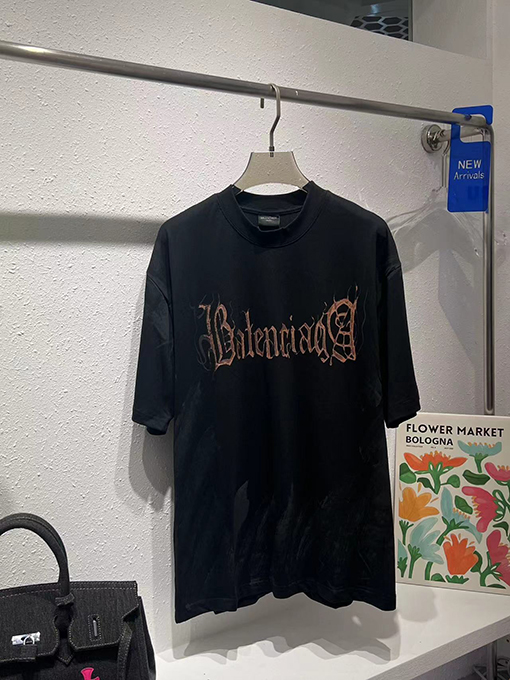 バレンシアガ  サンスクリットロゴめ半袖Tシャツ