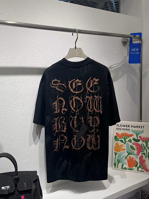 バレンシアガ  サンスクリットロゴめ半袖Tシャツ