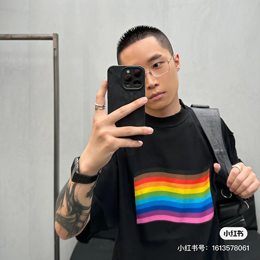 バレンシアガ  新しいレインボーシリーズのバックデザインプリント半袖Tシャツ