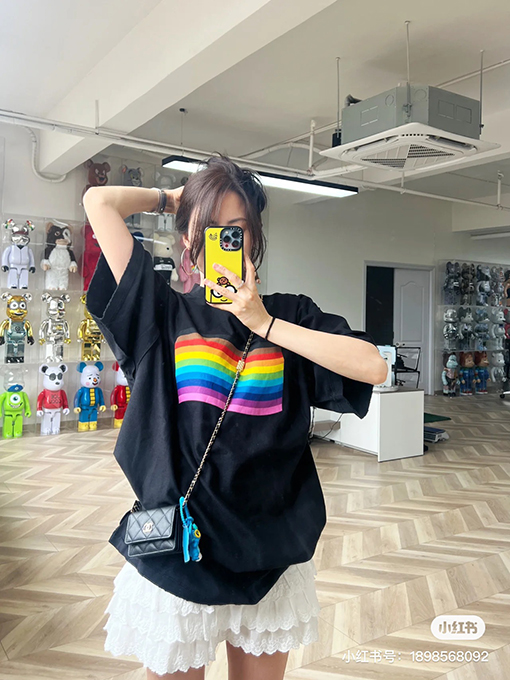 バレンシアガ  新しいレインボーシリーズのバックデザインプリント半袖Tシャツ