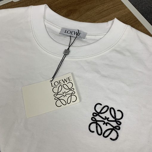 ロエベ  新しい小さなロゴの立体ロゴの半袖Tシャツ