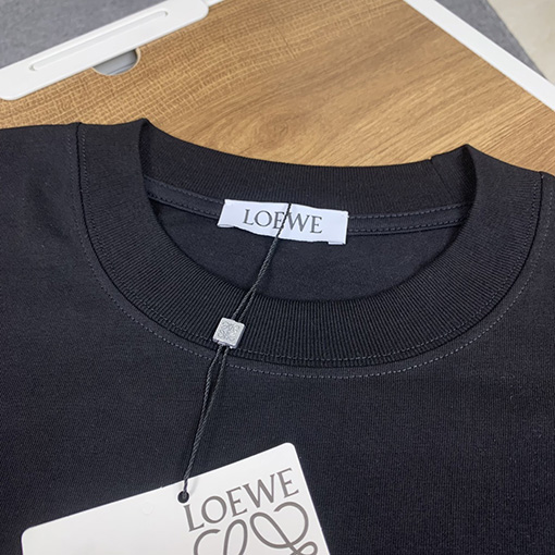 ロエベ  新しい小さなロゴの立体ロゴの半袖Tシャツ