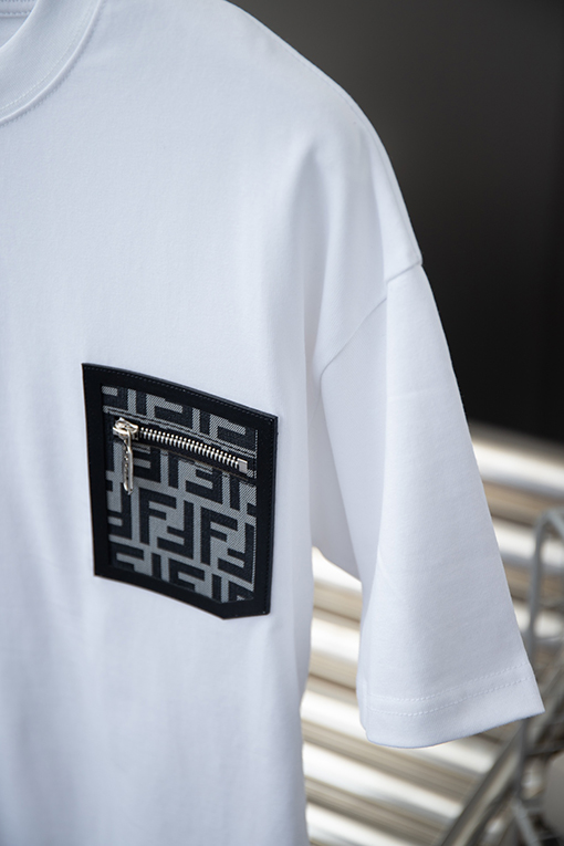 フェンディ  胸ジッパーポケットステッチ半袖Tシャツ