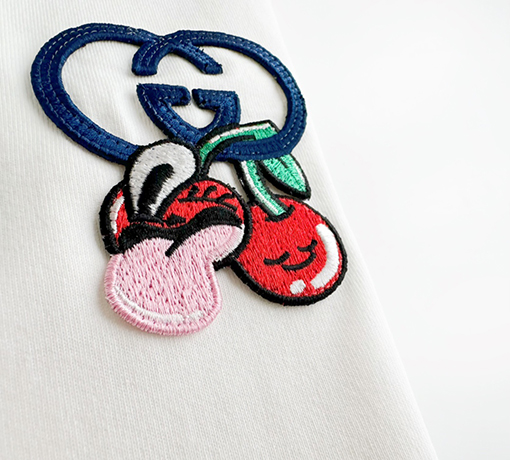 グッチ  プリント刺繍ラウンドネック半袖Tシャツ