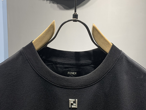 フェンディ メタリックFFラベリングファッションTシャツ