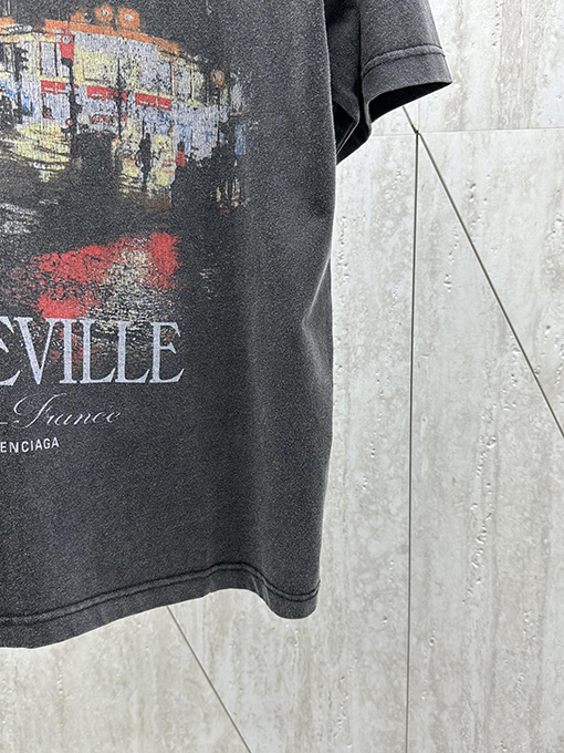 バレンシアガ ファッショナブルな都市夜景Tシャツ