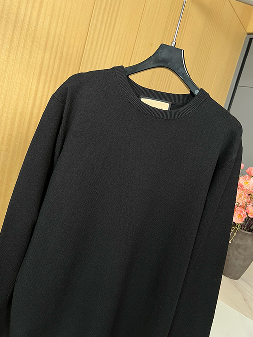 グッチスーパーコピー  馬のバックル付きクルーネックウールニット
