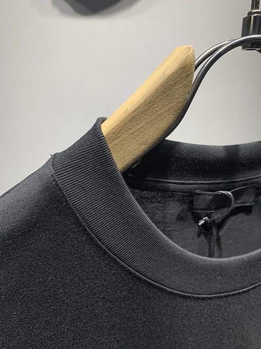 プラダ  新しいSavoyノット刺繍Tシャツ