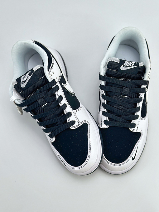 NIKE SB Dunk Low x Supreme ブラックホワイトダブルフックスニーカー