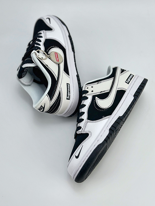 NIKE SB Dunk Low x Supreme ブラックホワイトダブルフックスニーカー