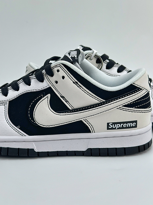 NIKE SB Dunk Low x Supreme ブラックホワイトダブルフックスニーカー