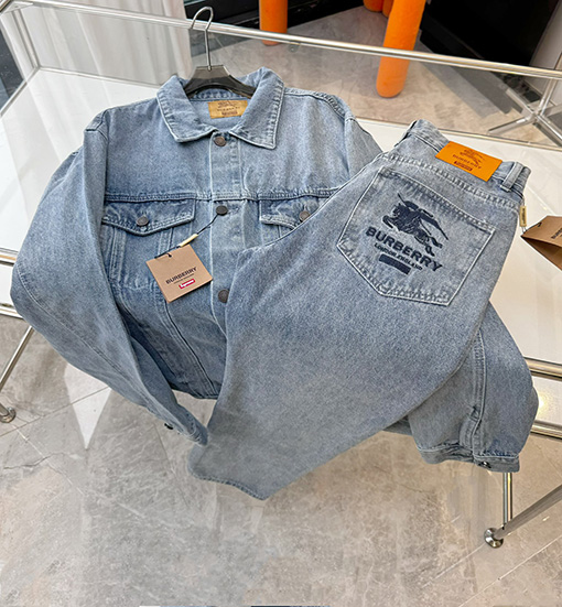 Supreme X Burberryスーパーコピー  コラボレーション馬刺繍デニムパンツ