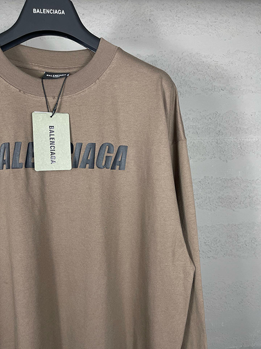 バレンシアガ クラシックなアルファベットロゴクラックプリント長袖Tシャツ