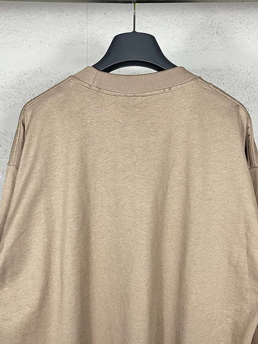 バレンシアガ クラシックなアルファベットロゴクラックプリント長袖Tシャツ