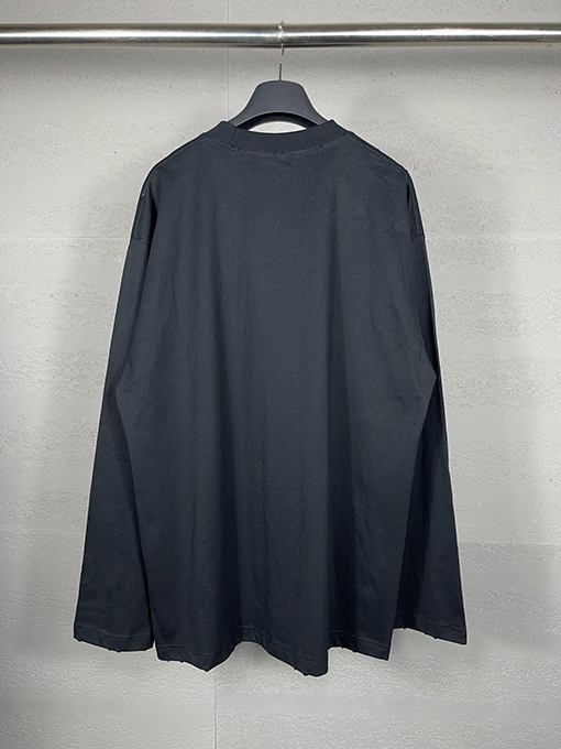 バレンシアガ クラシックなアルファベットロゴクラックプリント長袖Tシャツ