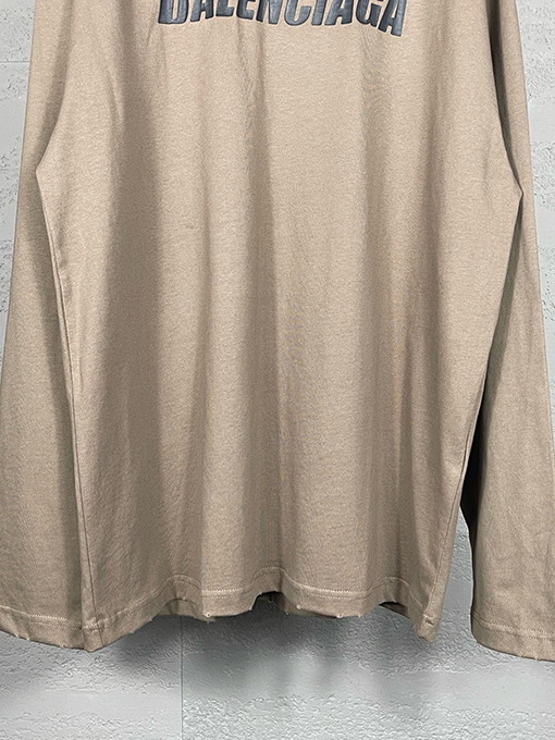 バレンシアガ クラシックなアルファベットロゴクラックプリント長袖Tシャツ