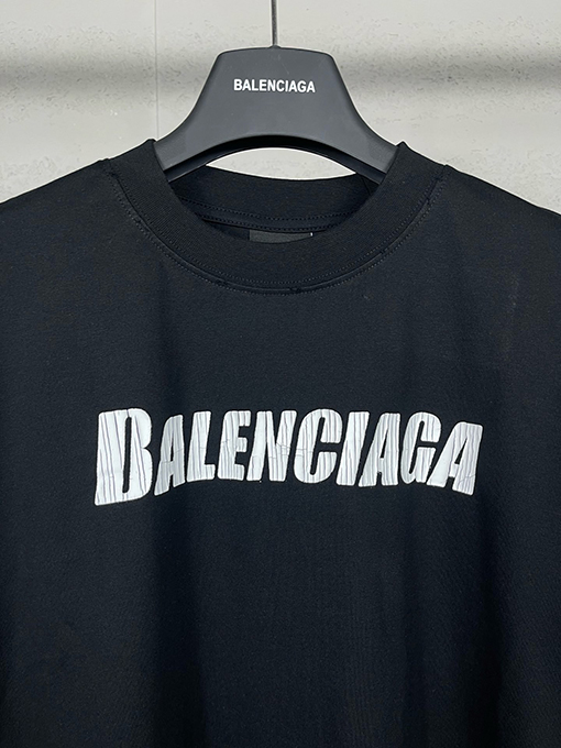 バレンシアガ クラシックなアルファベットロゴクラックプリント長袖Tシャツ