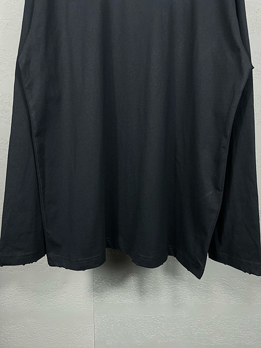 バレンシアガ クラシックなアルファベットロゴクラックプリント長袖Tシャツ