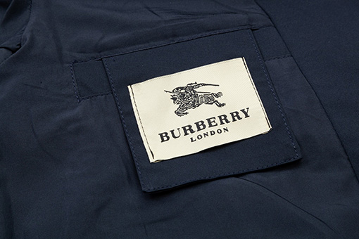 バーバリー クラシックな軍馬刺繍ロゴフード付きジャケット