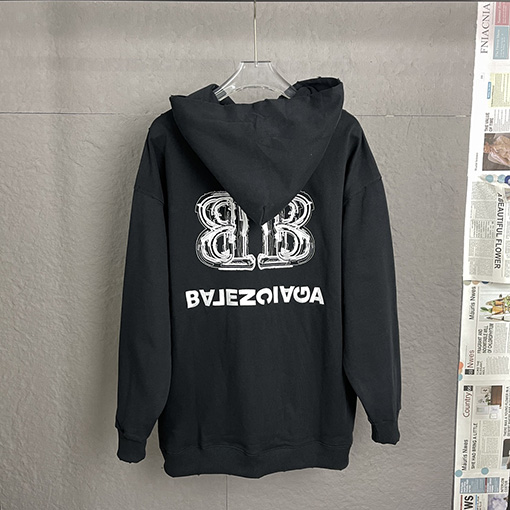 バレンシアガ クラシックなすり減った小さなダブルB穴の刺繍パーカー