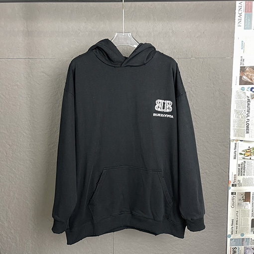 バレンシアガ クラシックなすり減った小さなダブルB穴の刺繍パーカー