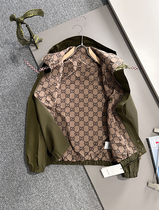 グッチ 新しい防水ジッパージャケット