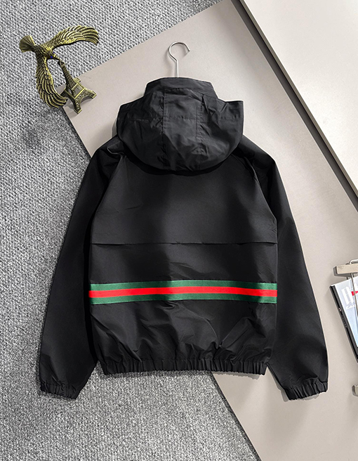 グッチ 新しい防水ジッパージャケット