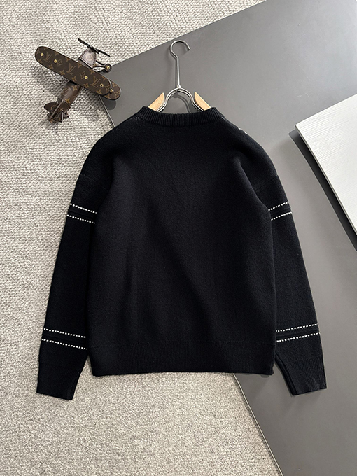 モンクレール 新しいロゴバッジ刺繍ロゴクルーネックセーター