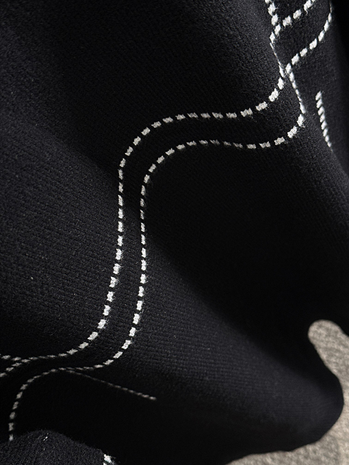 モンクレール 新しいロゴバッジ刺繍ロゴクルーネックセーター