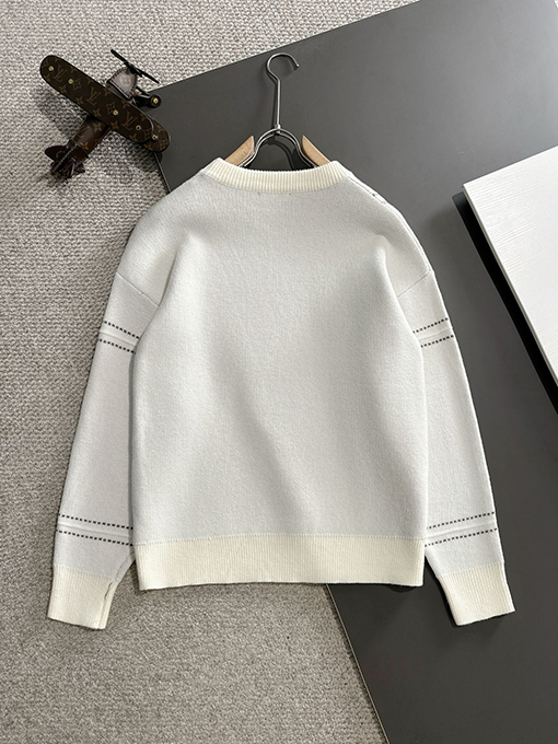 モンクレール 新しいロゴバッジ刺繍ロゴクルーネックセーター