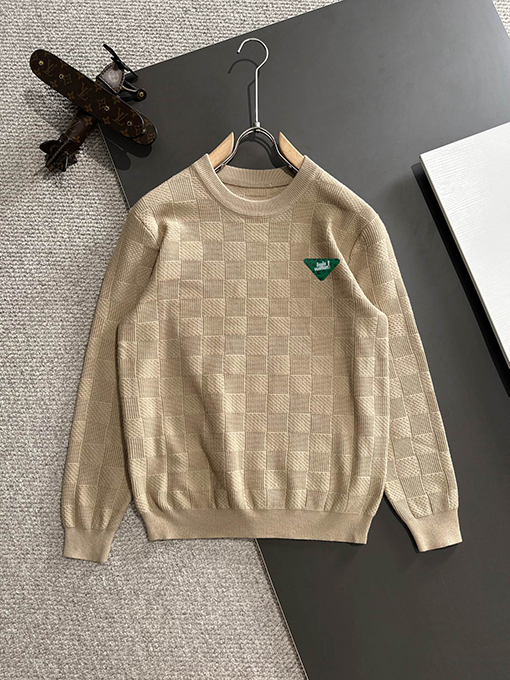 ルイヴィトンスーパーコピー 新しいロゴバッジ刺繍ロゴクルーネックセーター