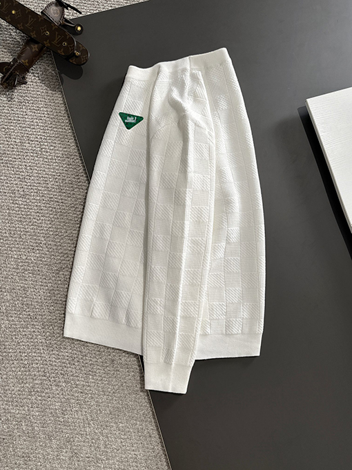 ルイヴィトンスーパーコピー 新しいロゴバッジ刺繍ロゴクルーネックセーター