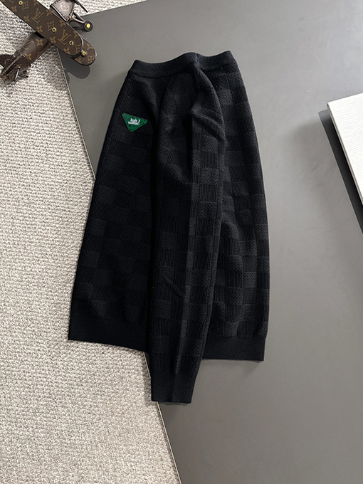 ルイヴィトンスーパーコピー 新しいロゴバッジ刺繍ロゴクルーネックセーター