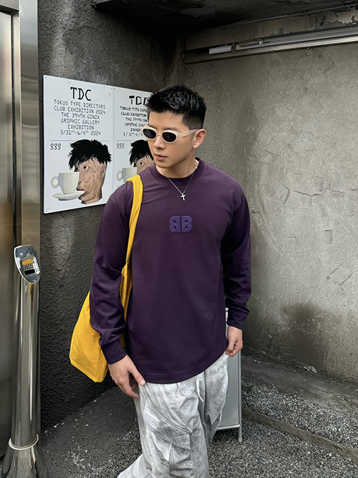 バレンシアガ 刺繍ラウンドネック長袖Tシャツ