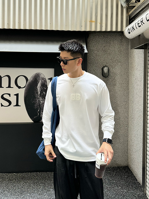 バレンシアガ 刺繍ラウンドネック長袖Tシャツ