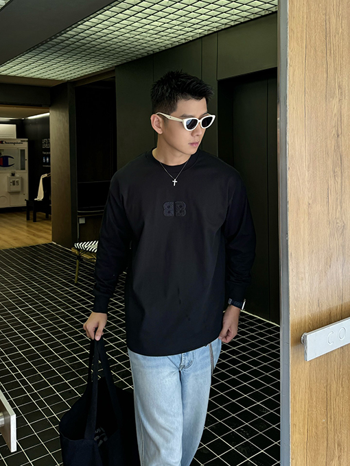 バレンシアガ 刺繍ラウンドネック長袖Tシャツ