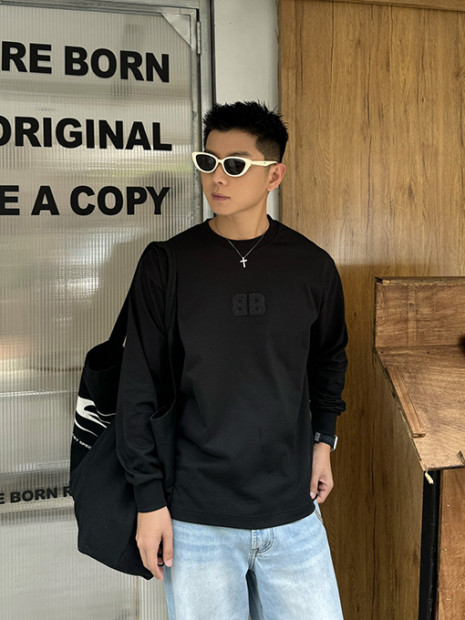 バレンシアガ 刺繍ラウンドネック長袖Tシャツ