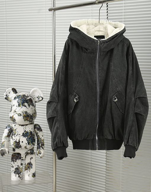 バレンシアガコピー ショーシリーズのツイルの古いコート