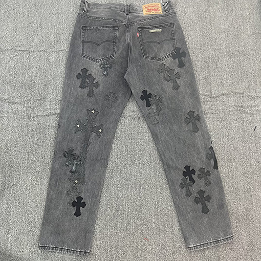 クロムハーツ スーパーコピー  デニムパンツ レザー パッチ